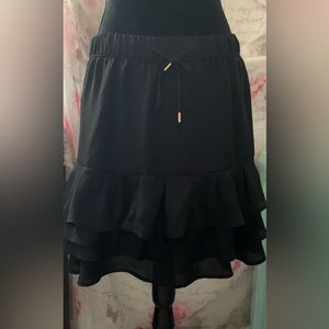 Banana Republic Women's Black and Gold Skirt size 6 great condition !